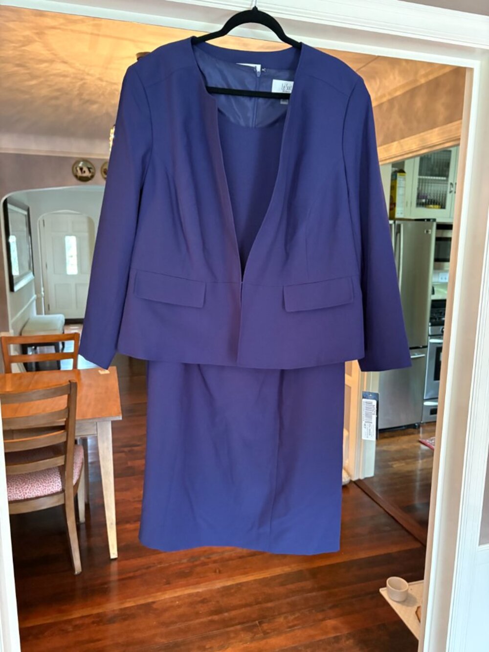 NWT Le Suit Plus Size Two-Piece Dress Suit in Navy Blue. Size 20W